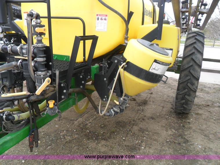 image for item B1092 2005 Bestway Field-Pro III sprayer