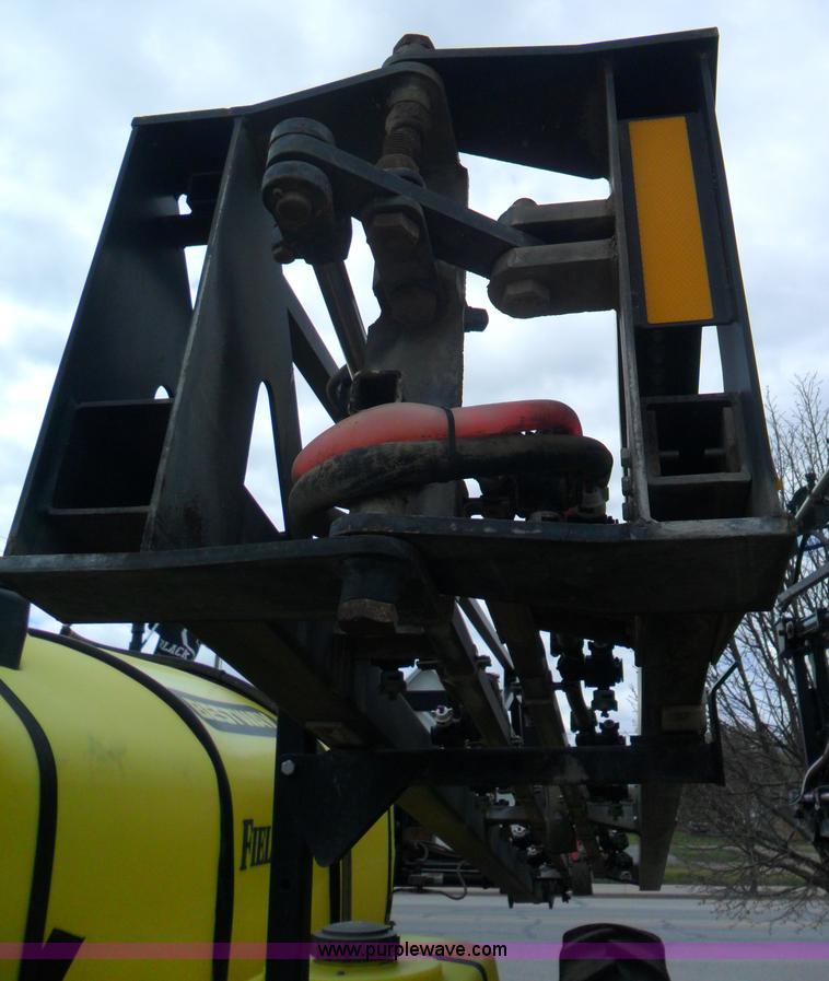 image for item B1092 2005 Bestway Field-Pro III sprayer