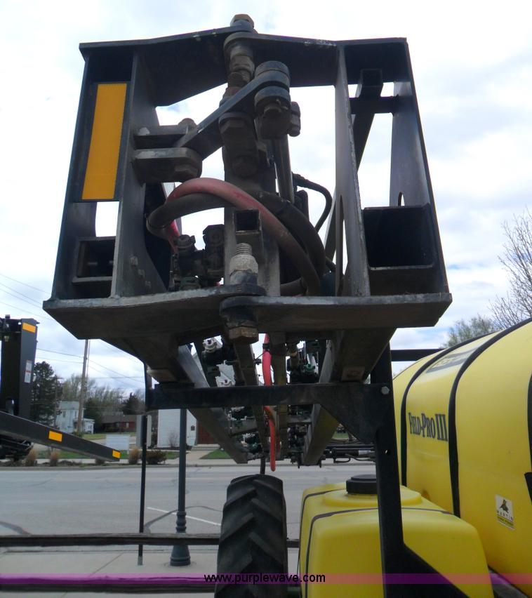 image for item B1092 2005 Bestway Field-Pro III sprayer