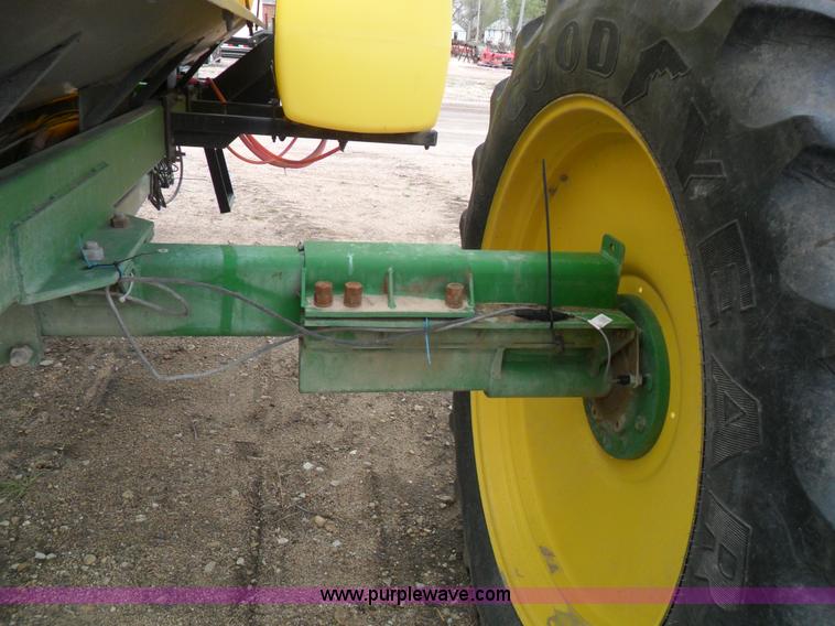 image for item B1092 2005 Bestway Field-Pro III sprayer