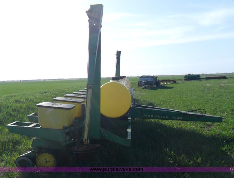 image for item B1093 John Deere 7000 8R30 planter