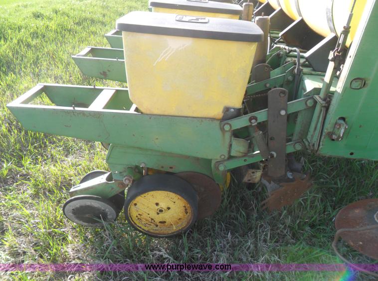 image for item B1093 John Deere 7000 8R30 planter