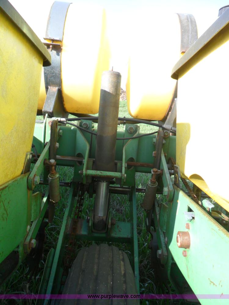 image for item B1093 John Deere 7000 8R30 planter