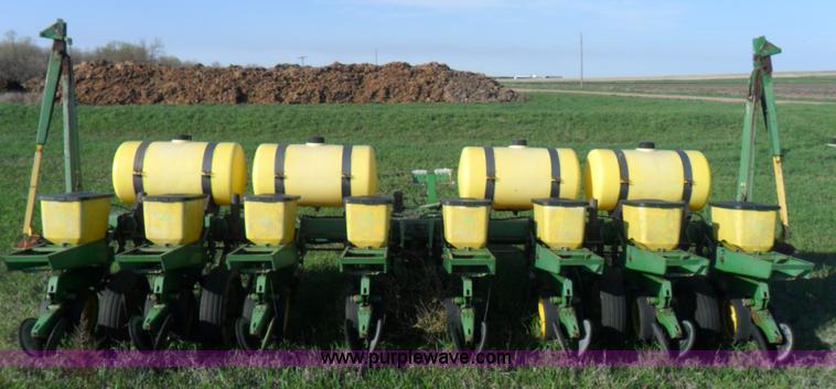 image for item B1093 John Deere 7000 8R30 planter