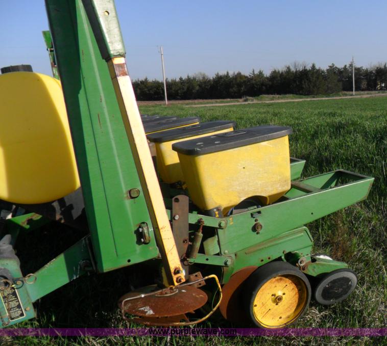 image for item B1093 John Deere 7000 8R30 planter