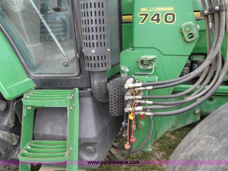 image for item B1103 1995 John Deere 7200 MFWD tractor with loader