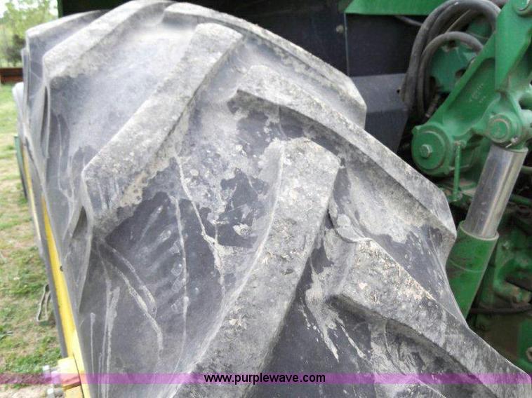 image for item B1103 1995 John Deere 7200 MFWD tractor with loader