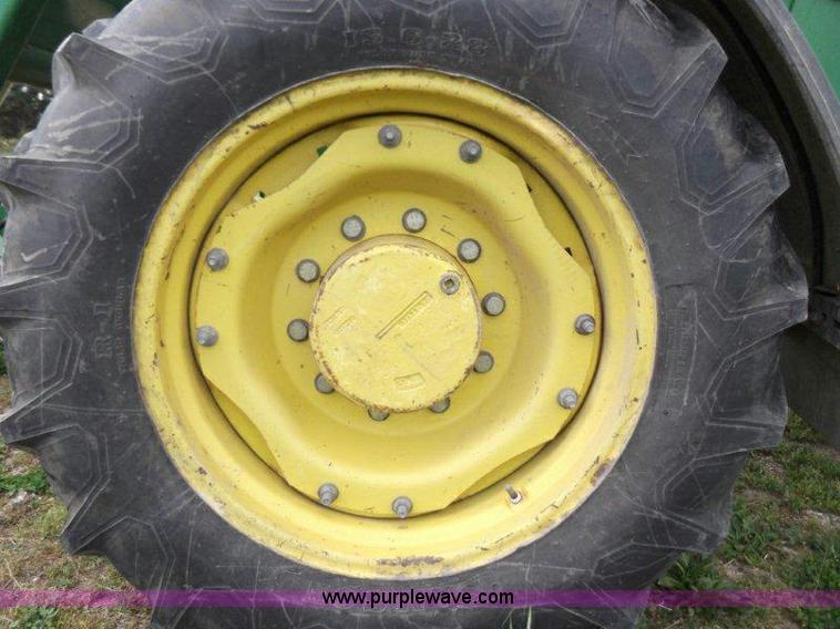 image for item B1103 1995 John Deere 7200 MFWD tractor with loader