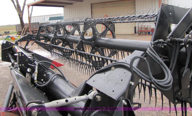 image for item B2258 2006 Case IH 2062 36' flex draper head