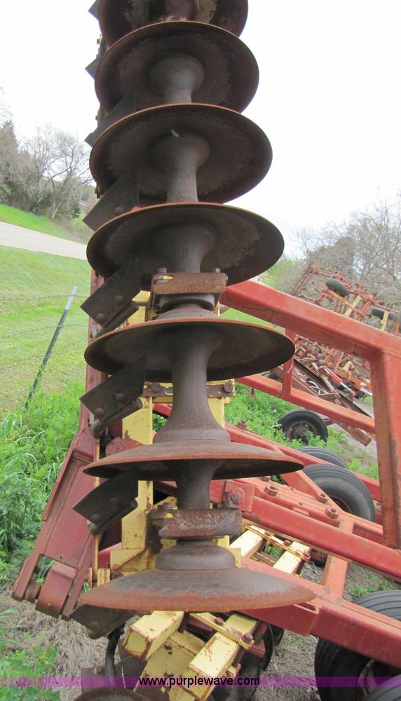 image for item B2266 New Holland TD200 24' disk