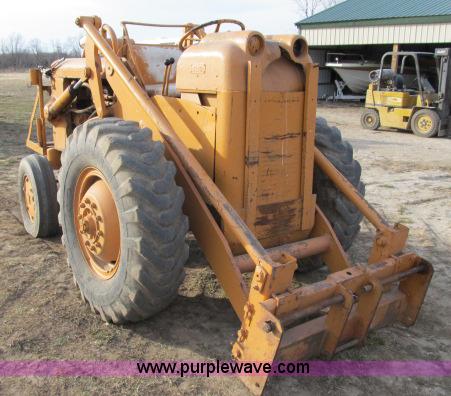 image for item B2643 Allis Chalmers TL10 tractor loader
