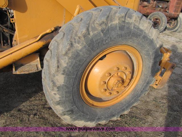 image for item B2643 Allis Chalmers TL10 tractor loader
