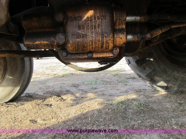 image for item B2643 Allis Chalmers TL10 tractor loader