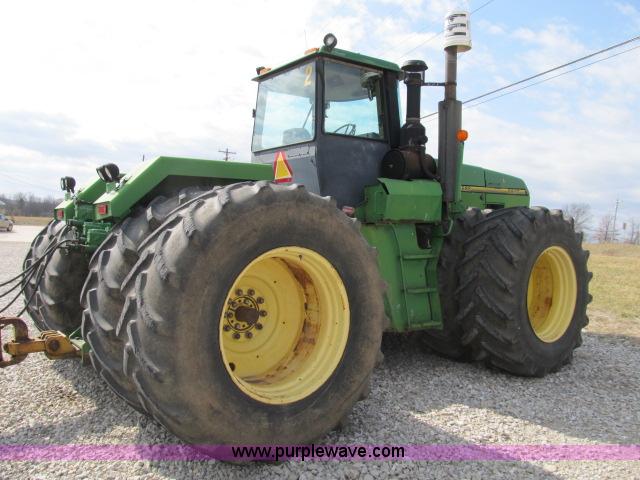 image for item B2647 1996 John Deere 8870 4WD tractor