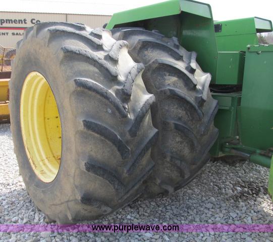 image for item B2647 1996 John Deere 8870 4WD tractor