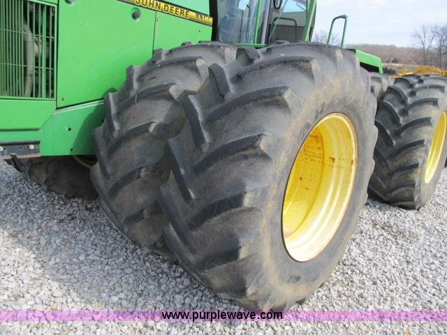 image for item B2647 1996 John Deere 8870 4WD tractor