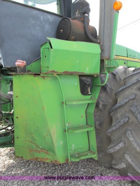image for item B2647 1996 John Deere 8870 4WD tractor