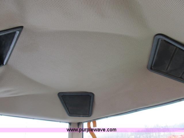 image for item B2647 1996 John Deere 8870 4WD tractor