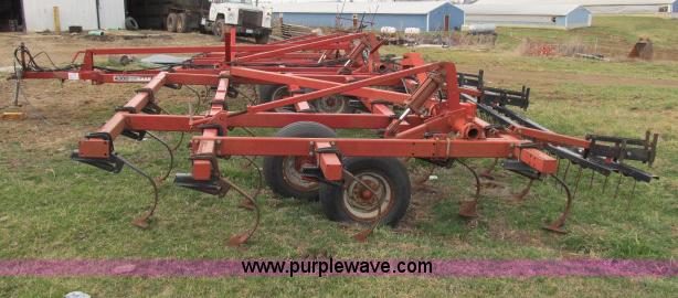 image for item B2652 Case IH 4300 40' field cultivator