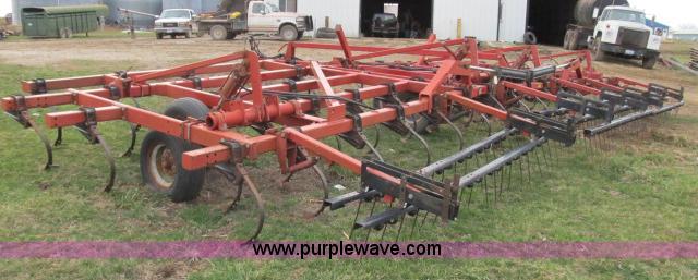 image for item B2652 Case IH 4300 40' field cultivator