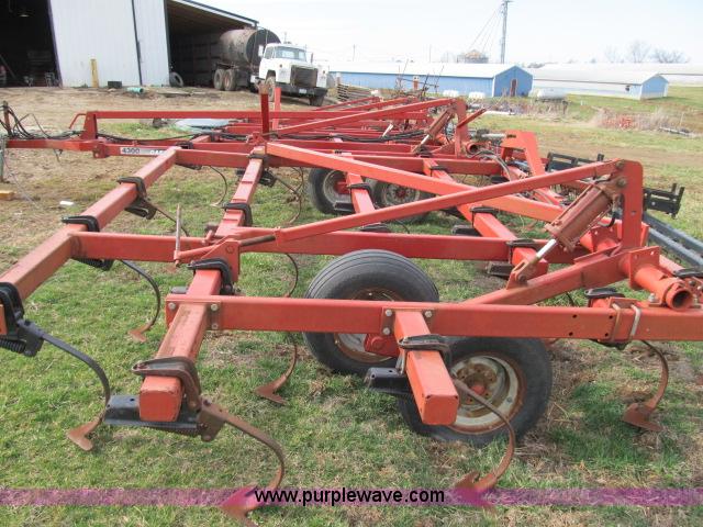image for item B2652 Case IH 4300 40' field cultivator