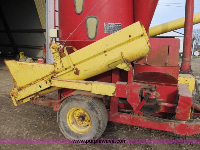 image for item B2654 New Holland 355 grinder/mixer with scales