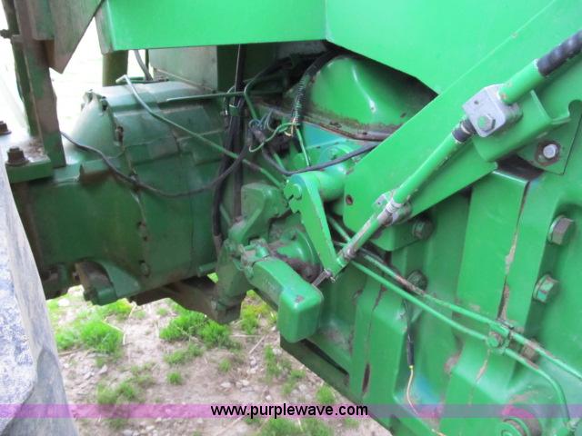 image for item B2664 1982 John Deere 8850 4WD tractor