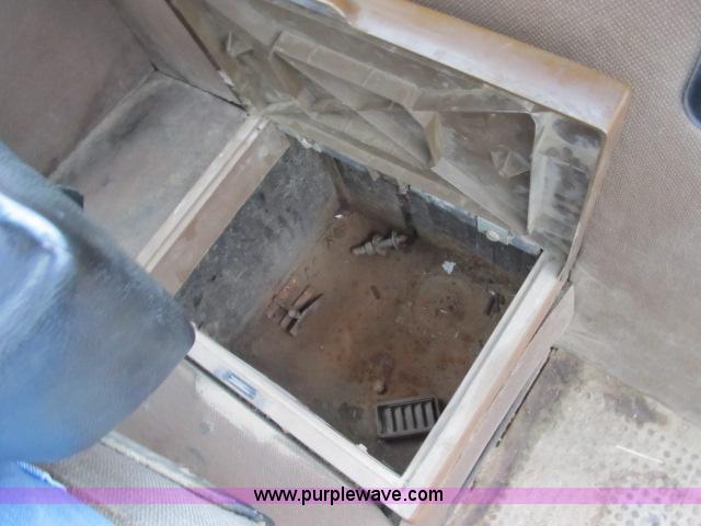 image for item B2664 1982 John Deere 8850 4WD tractor