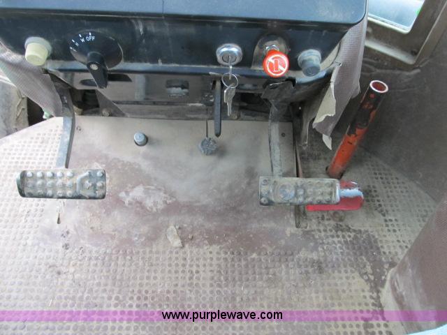 image for item B2664 1982 John Deere 8850 4WD tractor