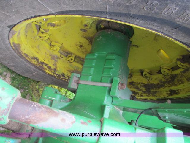 image for item B2664 1982 John Deere 8850 4WD tractor