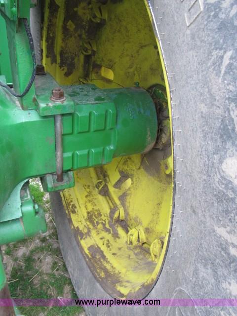 image for item B2664 1982 John Deere 8850 4WD tractor