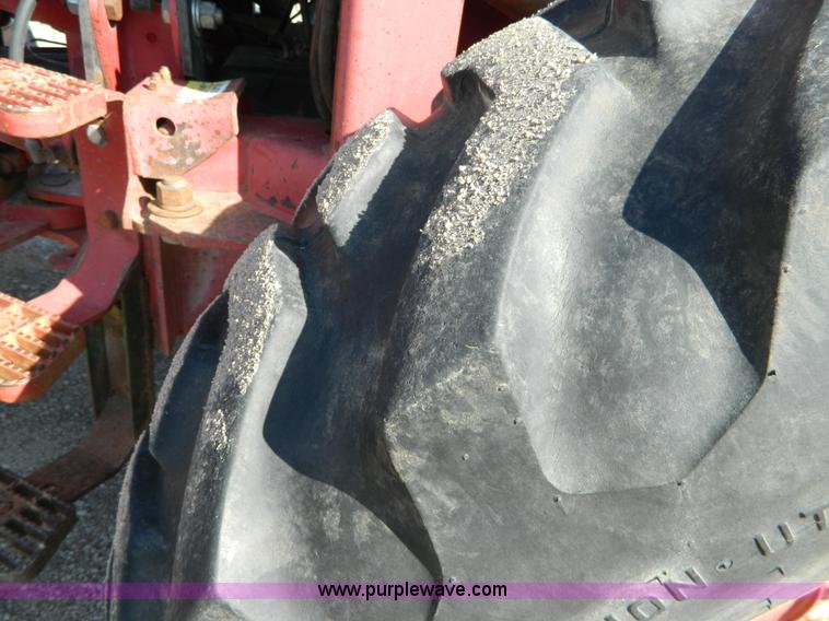 image for item B3556 1988 Versatile 276 II tractor