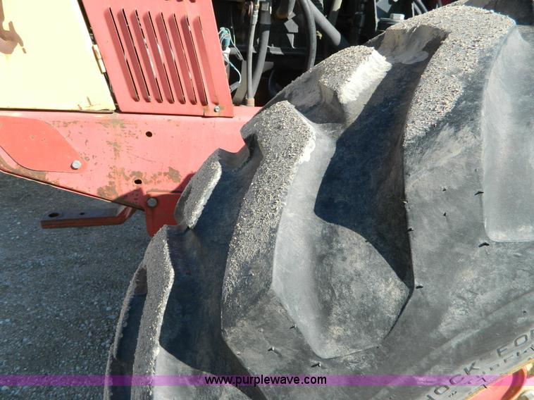 image for item B3556 1988 Versatile 276 II tractor
