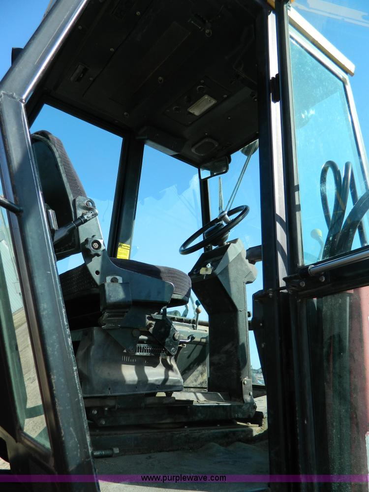 image for item B3556 1988 Versatile 276 II tractor