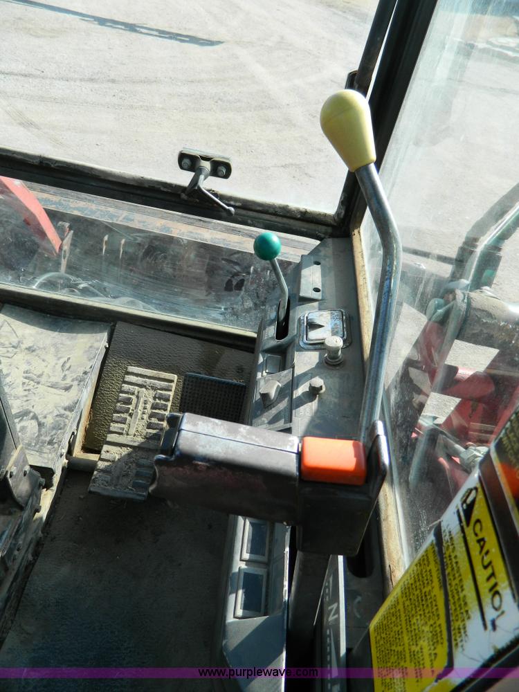 image for item B3556 1988 Versatile 276 II tractor