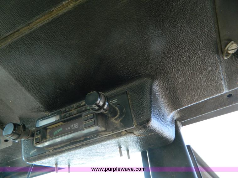 image for item B3556 1988 Versatile 276 II tractor