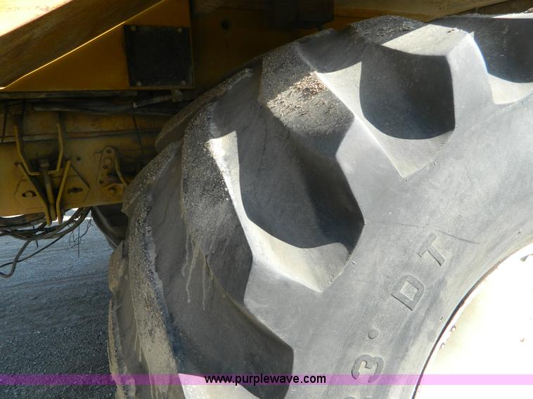 image for item B3557 1995 Ag-Chem TerraGator 1844 self propelled dry applicator