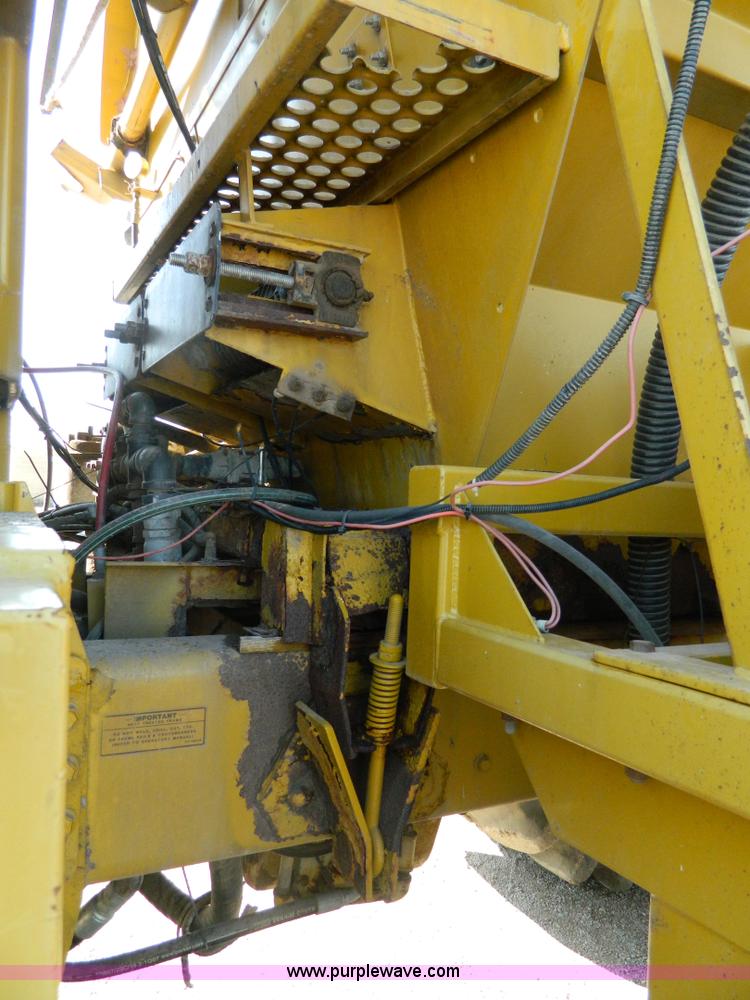 image for item B3557 1995 Ag-Chem TerraGator 1844 self propelled dry applicator