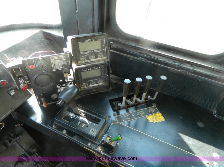 image for item B3557 1995 Ag-Chem TerraGator 1844 self propelled dry applicator