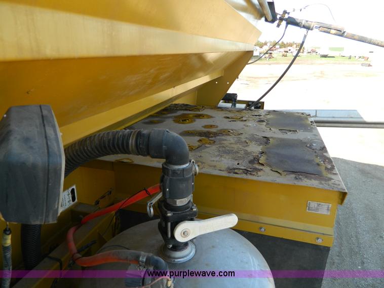 image for item B3557 1995 Ag-Chem TerraGator 1844 self propelled dry applicator