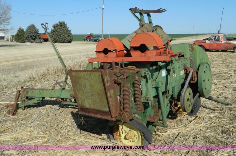 image for item B3558 John Deere square baler