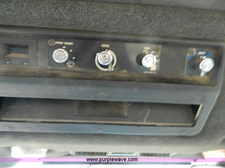 image for item B3561 1991 Ford 8730 tractor