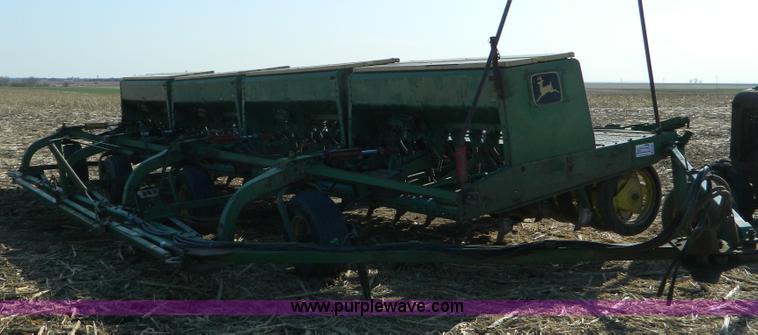 image for item B3563 John Deere 9300H hoe drills