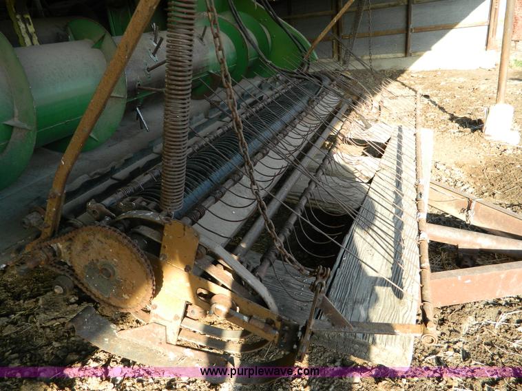 image for item B3568 John Deere pickup reel