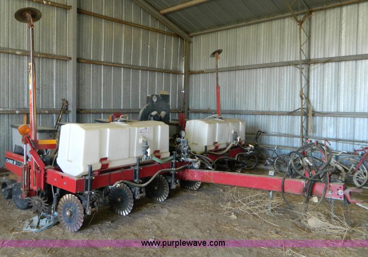 image for item B3594 2002 Case IH 1200 six row planter