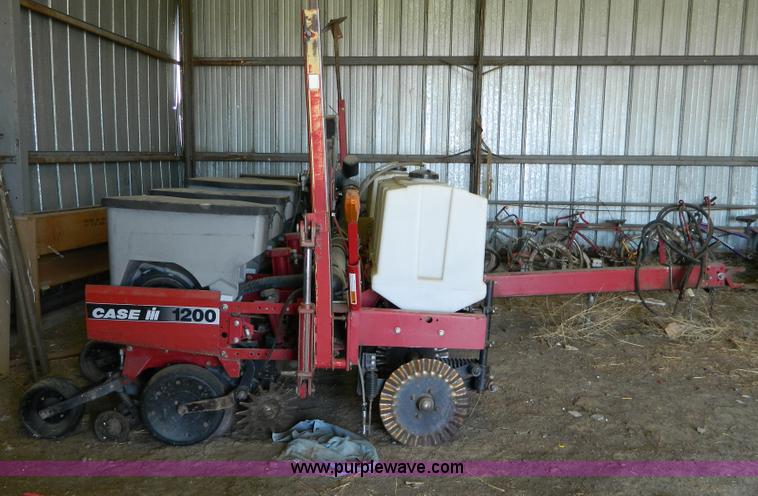 image for item B3594 2002 Case IH 1200 six row planter