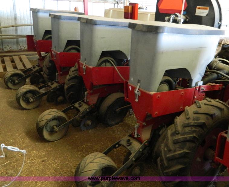 image for item B3594 2002 Case IH 1200 six row planter