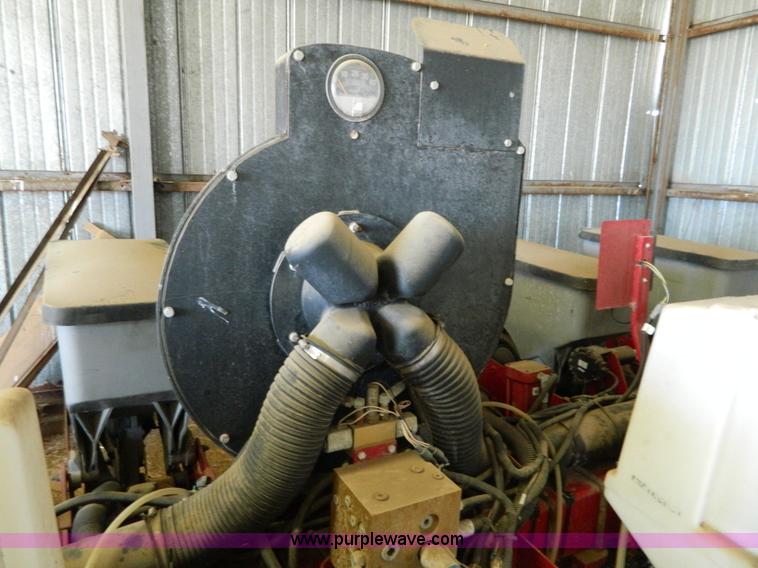 image for item B3594 2002 Case IH 1200 six row planter