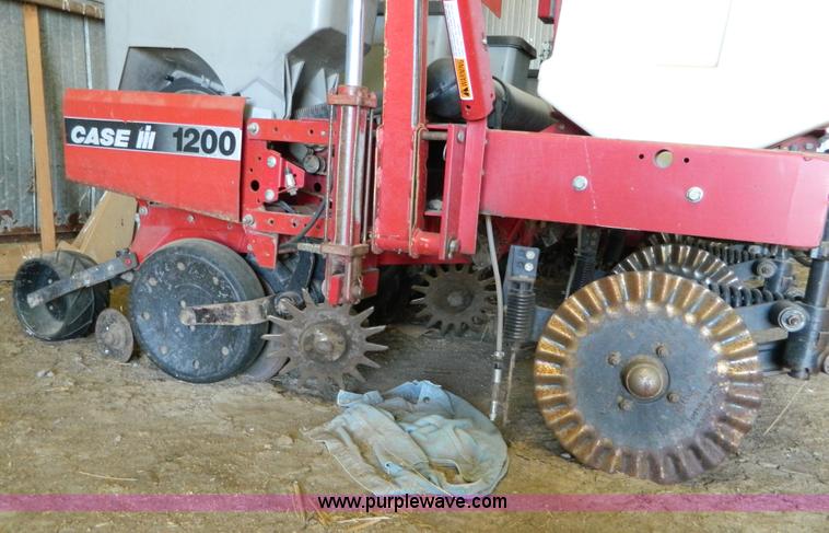 image for item B3594 2002 Case IH 1200 six row planter
