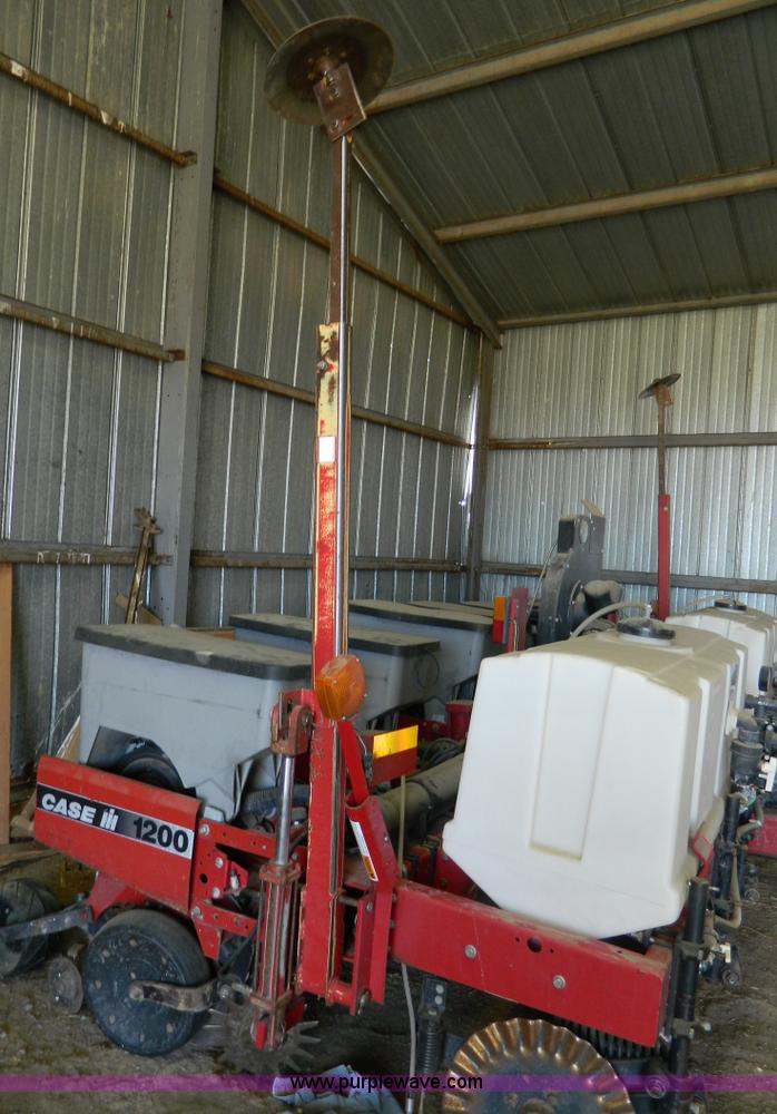 image for item B3594 2002 Case IH 1200 six row planter
